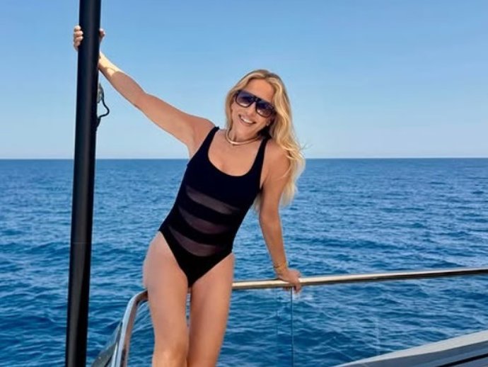 Marta Sánchez, espectacular posado en traje de baño para dar el pistoletazo de salida al verano