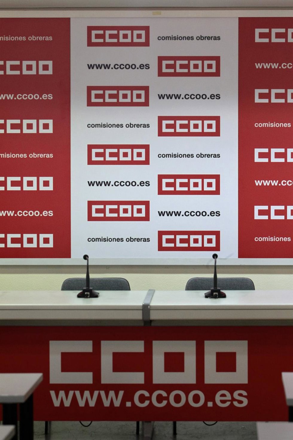Archivo - Sede de CCOO, Sala de rueda de prensa de Comisiones Obreras, logo de CCOO