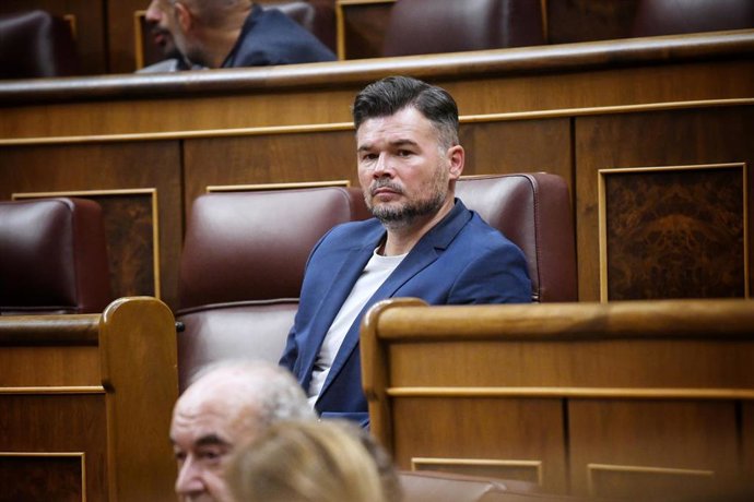 Archivo - El portavoz de ERC en el Congreso, Gabriel Rufián, durante una sesión plenaria 