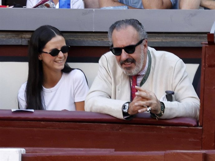 Victoria Federica y su padre, Jaime de Marichalar, disfrutan de una tarde de toros en las Ventas