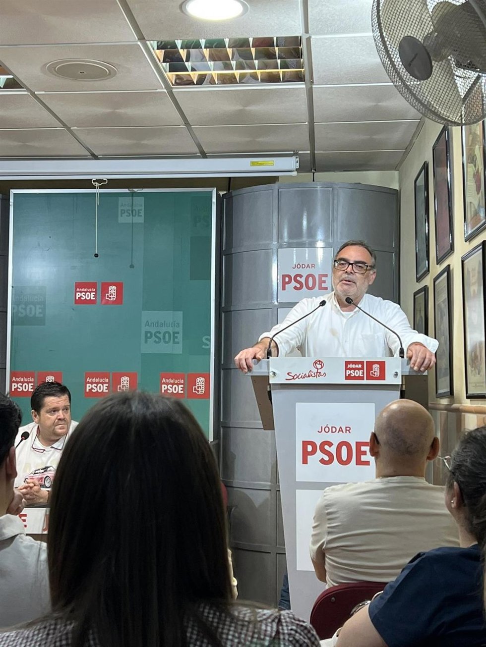 Enrique Yerbes durante la asamblea con la militancia del pasado mes de mayo en la que se acordó recabar el apoyo necesario para la presentación de una moción de la censura/Archivo
