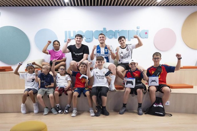 LaLiga FC Pro y Fundación Juegaterapia celebran una jornada de 'esports' junto a niños en tratamiento oncológico.