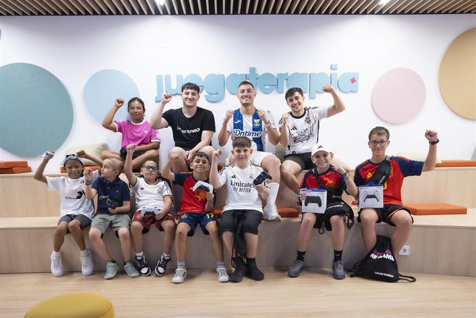 LaLiga FC Pro y Fundación Juegaterapia celebran una jornada de 'esports' junto a niños en tratamiento oncológico.