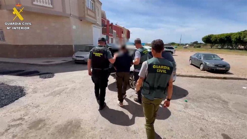 Desarticulada Una Red Que Regularizaba Ilegalmente A Extranjeros Con Contratos Falsos A Cambio De Dinero