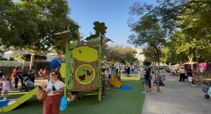 Imagen del espacio infantil inclusivo del Parque de las Artes, en la calle Japón de Sevilla Este, una actuación finalizada el pasado mes de octubre con una inversión de 132.300 euros