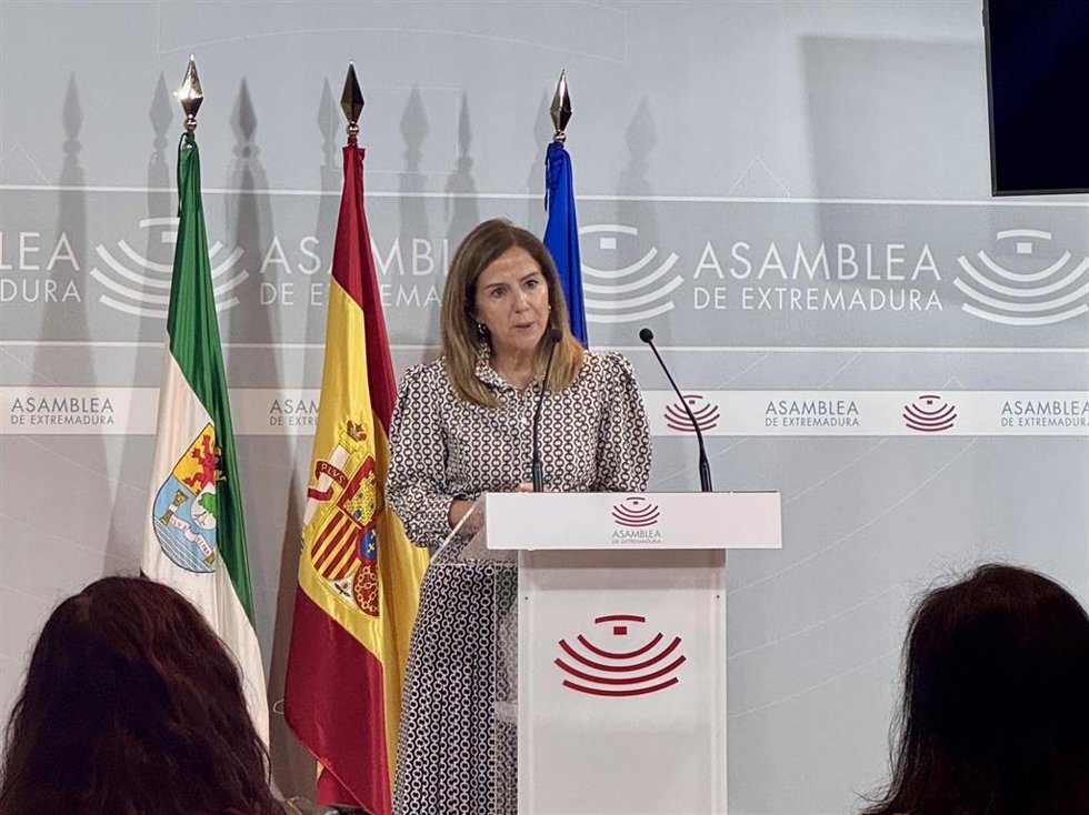La secretaria general de la Consejería de Hacienda, Administración Pública y Diálogo Social, Inmaculada Núñez, en rueda de prensa