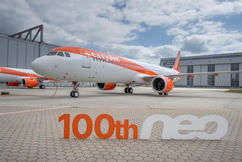 EasyJet recibe su avión Airbus A320neo número 100 en Hamburgo (Alemania)