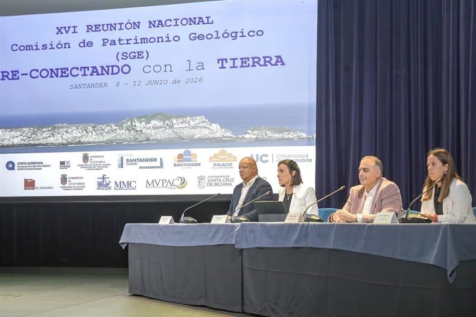 El consejero de Medio Ambiente, Roberto Media, asiste a la inauguración de la ‘XVI Reunión Nacional de la Comisión de Patrimonio Geológico de la Sociedad Geológica de España