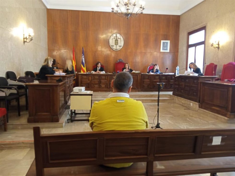 Condenado a cinco años de cárcel por intentar matar a golpes a su pareja en Manacor.
