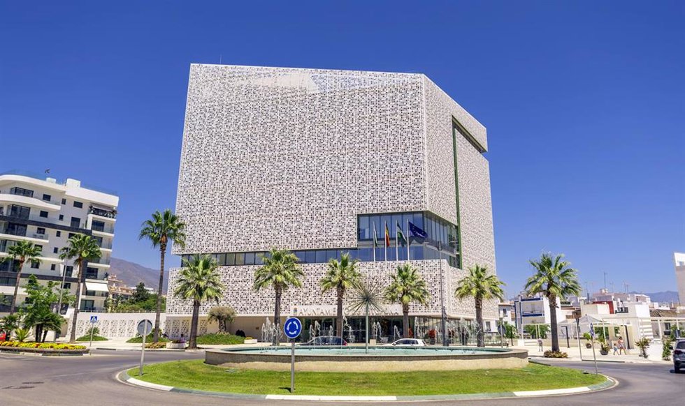 Archivo - Fachada del Ayuntamiento de Estepona, Málaga