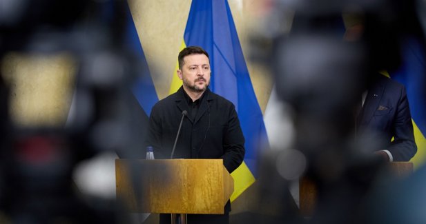 Zelenski reivindica ataques de larga distancia contra instalaciones militares y petroleras del centro de Rusia