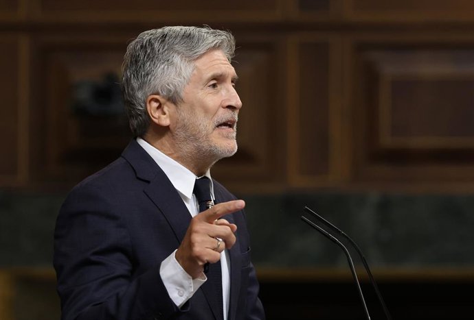 O ministro do Interior, Fernando Grande-Marlaska, durante uma sessão de questionamento ao Governo, no Congresso dos Deputados, em 20 de maio de 2026, em Madri (Espanha). O Governo enfrenta a primeira sessão de questionamento após a acusação formal de Zapa
