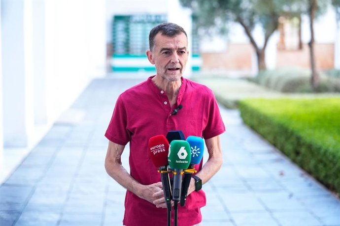 El coordinador federal de Izquierda Unida, Antonio Maíllo, en una atención a los medios de comunicación.
