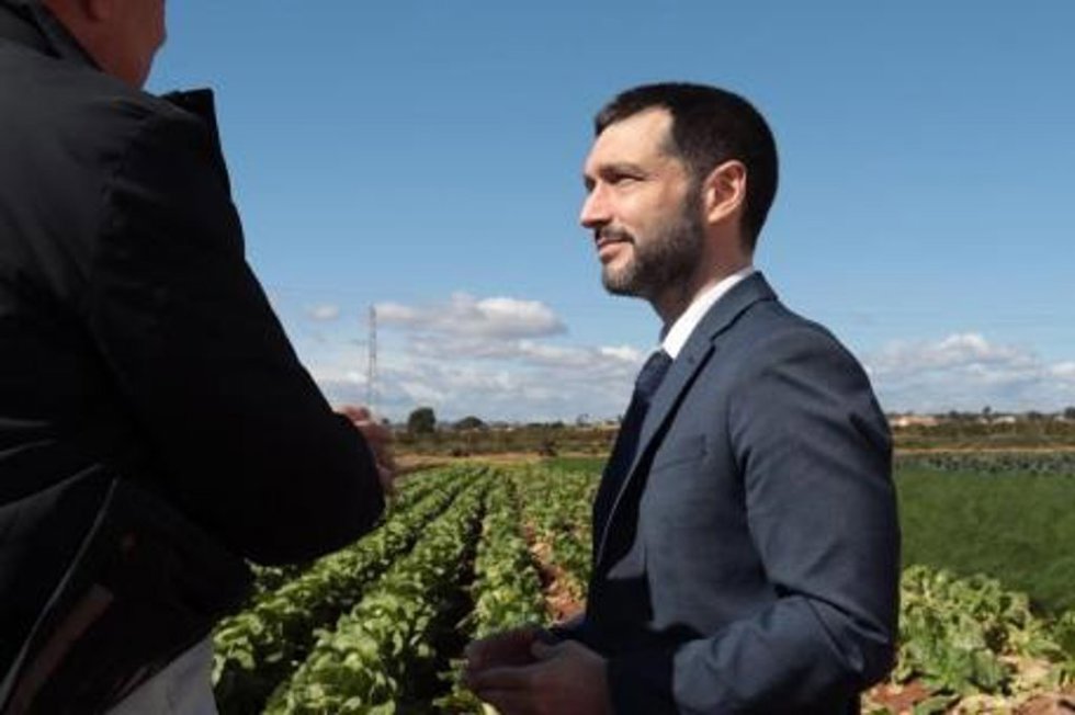 El ministro Pablo Bustinduy en una visita a Sueca