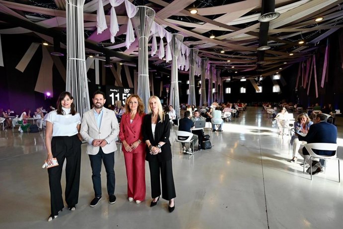La diputada provincial de Turismo, Marta Nievas; el delegado de Turismo de la Junta de Andalucía en Granada, David Rodríguez, y la concejala de Turismo, Comercio, Consumo y Salud del Ayuntamiento de Granada, Elisa Campoy.