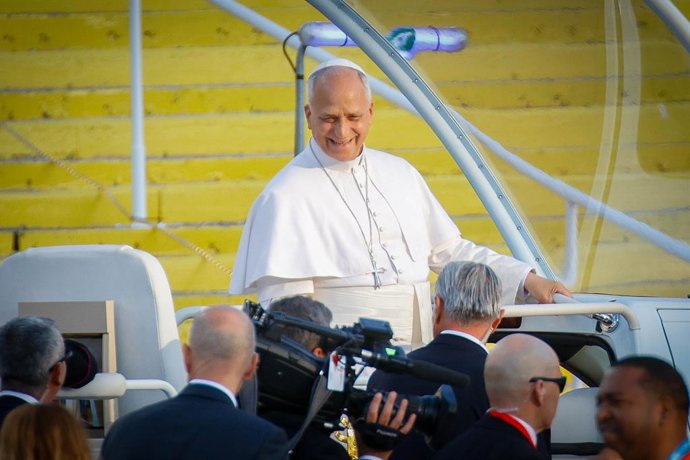O Papa Leão XIV ao chegar à vigília de oração, no Estádio Olímpico Lluís Companys, em 9 de junho de 2026, em Barcelona, Catalunha (Espanha). Esta vigília é um dos eventos mais destacados durante a estadia do Pontífice na cidade de Barcelona e s