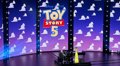 VÍDEO: Taylor Swift sorprende en la premiere de Toy Story 5 con una emotiva actuación