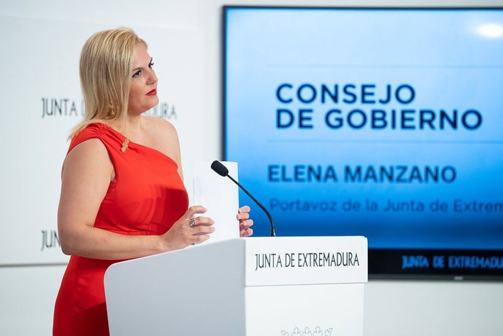 La portavoz de la Junta de Extremadura, Elena Manzano, en rueda de prensa tras el Consejo de Gobierno