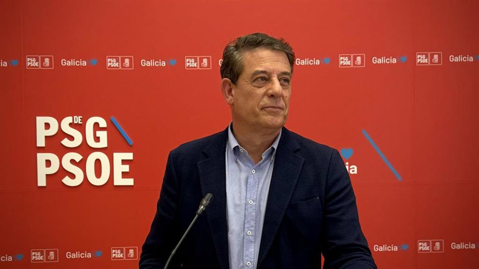 Archivo - El secretario xeral del PSdeG y portavoz parlamentario, José Ramón Gómez Besteiro, en rueda de prensa