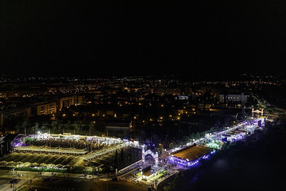 Archivo - Imagen del recinto ferial de Mairena del Aljarafe (Sevilla) iluminado