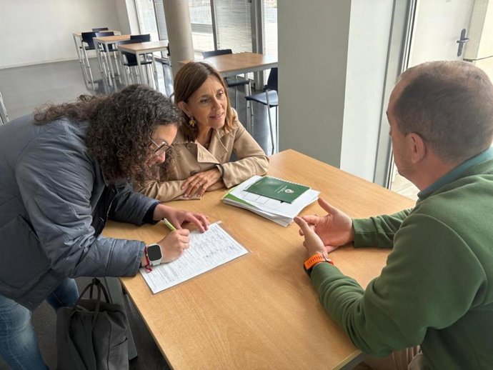Paula Fernández se reúne con representantes de Campoo
