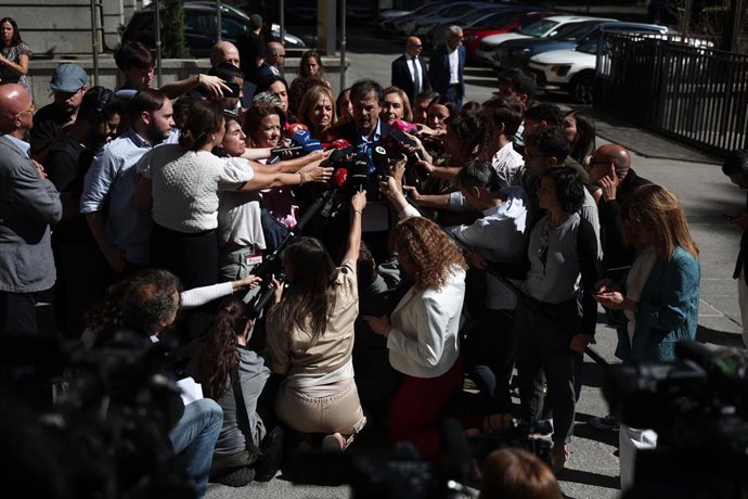 El consejero de Salud del País Vasco, Alberto Martínez, atiende a los medios durante la reunión extraordinaria del pleno del Consejo Interterritorial del Sistema Nacional de Salud (CISNS), en el Ministerio de Sanidad, a 10 de junio de 2026, en Madrid (Esp