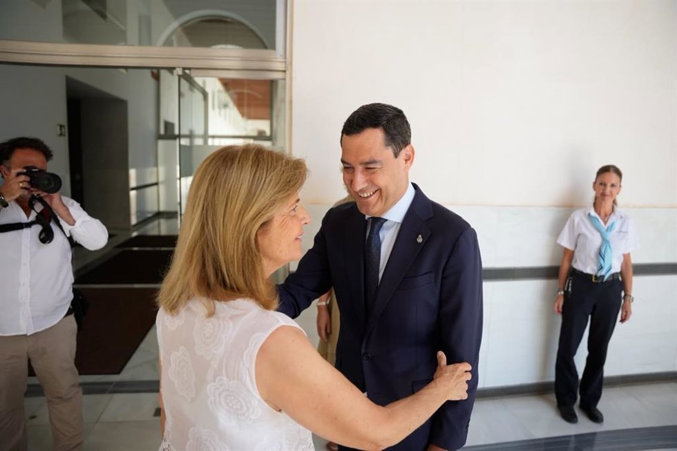 El presidente en funciones de la Junta y candidato del PP-A a la reelección, Juanma Moreno, ha acudido este miércoles a la sede del Parlamento andaluz, en Sevilla