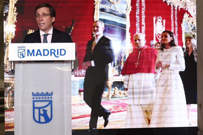 El alcalde de Madrid, José Luis Martínez-Almeida, durante la celebración de la rueda de prensa posterior a la visita apostólica del Papa León XIV, a 10 de junio de 2026, en Madrid (España). Esta comparecencia informativa, ofrecida por el alcalde de Madrid