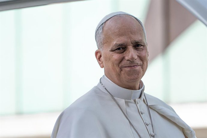 El Papa León XIV llega en el Papamóvil al Movistar Arena, a 7 de junio de 2026, en Madrid (España). El encuentro titulado ‘Tejer redes con el mundo de la cultura, la educación, la empresa y el deporte’ reúne a representantes de distintos ámbitos para refl