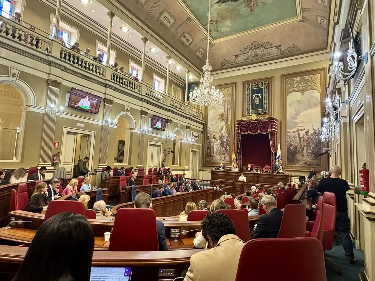 Pleno del Parlamento de Canarias