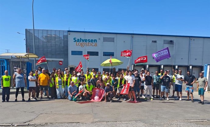El sindicato Comisiones Obreras durante la huelga del sector logístico en Sevilla