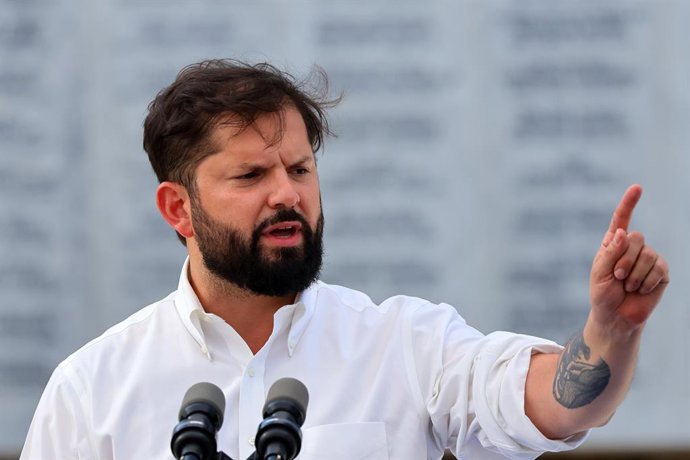 Santiago, 9 de marzo 2026. El Presidente de la Republica, Gabriel Boric Font, visita el Cementerio General en el marco del termino de las obras de conservacion del Memorial de Detenidos Desaparecidos y Ejecutados Politicos. Jonnathan Oyarzun/Aton Chile