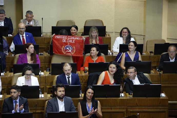 Valparaiso, 11 de marzo 2026. Diputados comunistas durante la sesion de la Camara de Diputados. Raul Zamora/Aton Chile