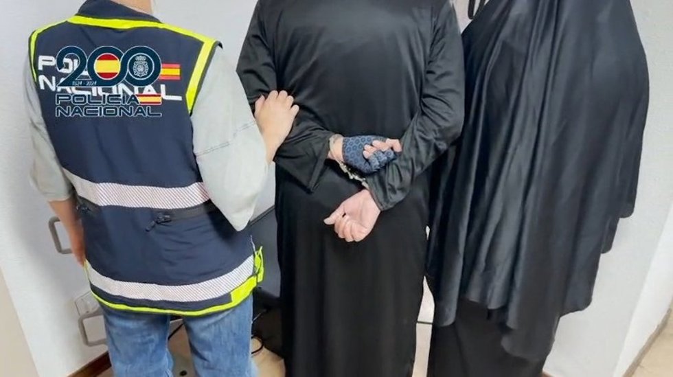Detenidos siete personas por atracar una joyería de Ciudad Lineal, dos de ellos vestidos de religiosos que sirvieron de señuelo