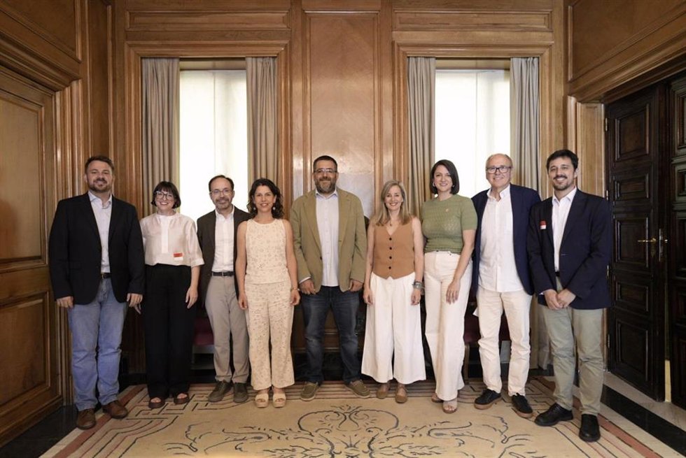 Ara Més busca apoyos en el Congreso para la ley de cogestión aeroportuaria.