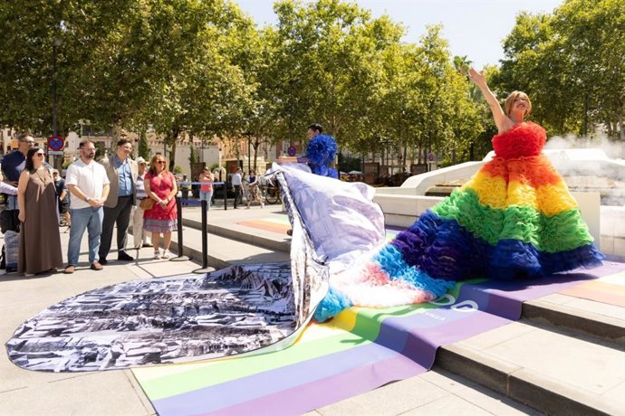 Cita artística en Puerta Jerez en Sevilla con motivo del mes LGTBI
