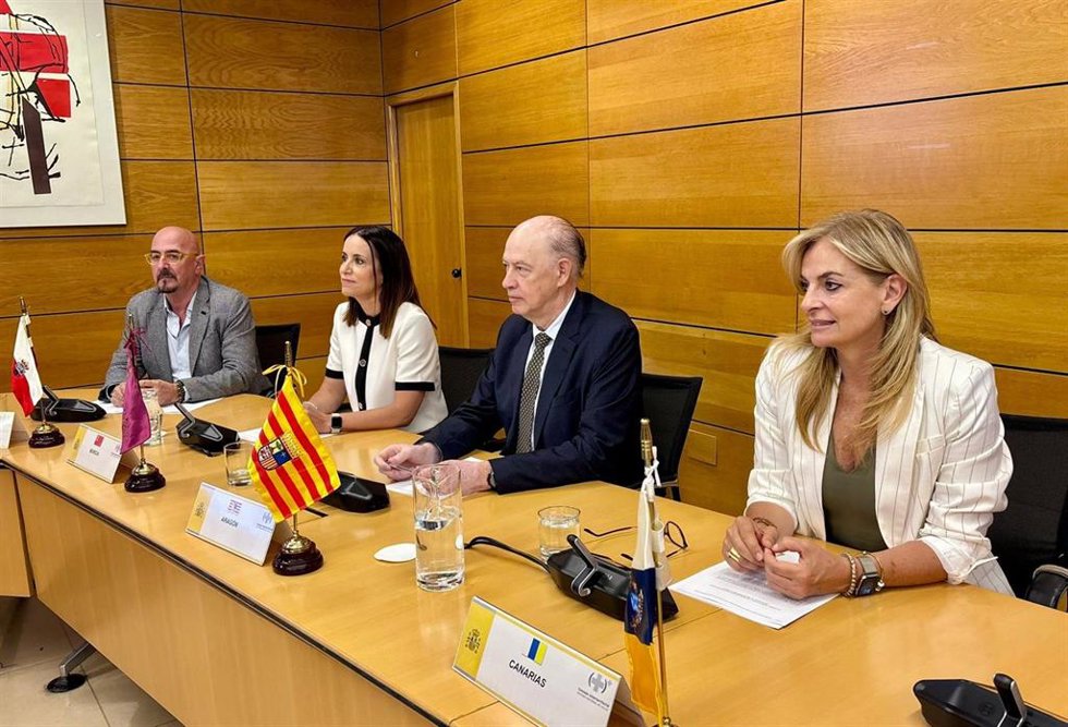 La consejera de Salud participó en el pleno del CISNS y reclamó a la ministra soluciones ante el conflicto con profesionales, sindicatos y comunidades autónomas