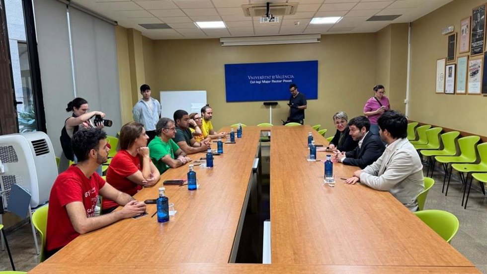 Reunión del ministro Pablo Bustinduy con los sindicatos STEPV, CCOO PV y UGT-PV