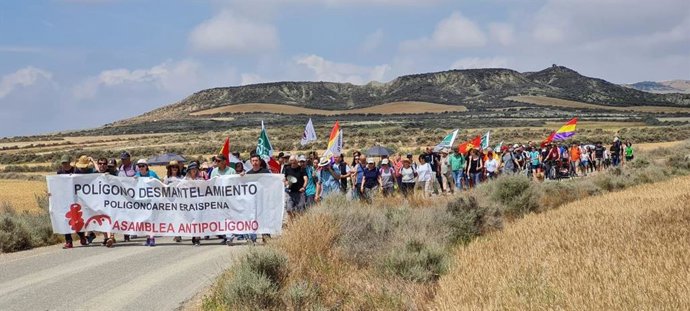 Archivo - Marcha para reclamar el desmantelamiento del polígono de tiro de las Bardenas.