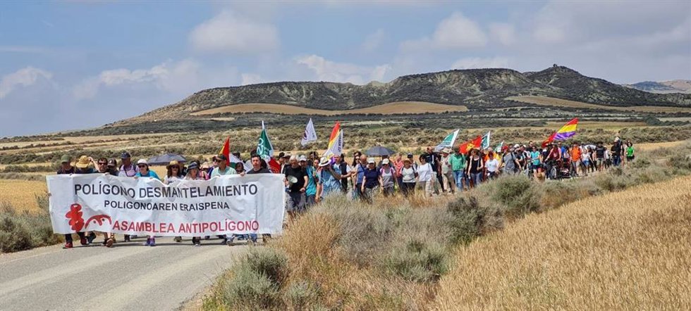 Archivo - Marcha para reclamar el desmantelamiento del polígono de tiro de las Bardenas.