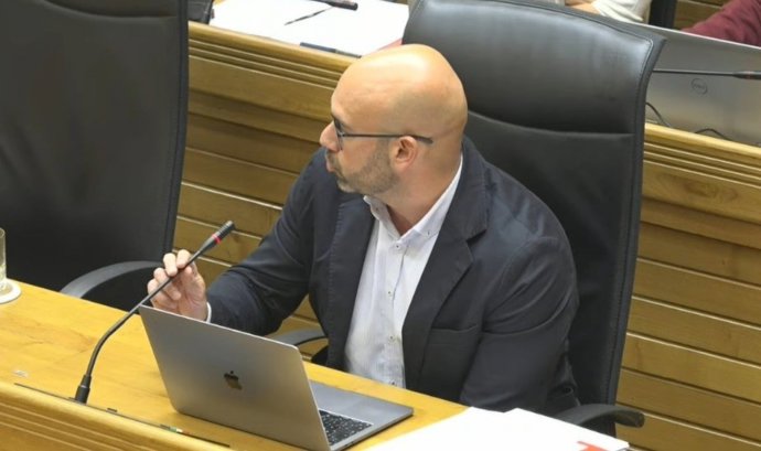 El concejal de Urbanismo del Ayuntamiento de Gijón, Jesús Martínez Salvador, interviene en el Pleno Municipal gijonés.