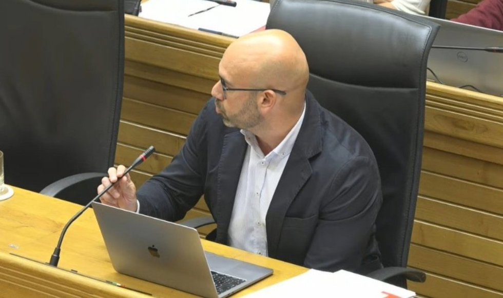 El concejal de Urbanismo del Ayuntamiento de Gijón, Jesús Martínez Salvador, interviene en el Pleno Municipal gijonés.