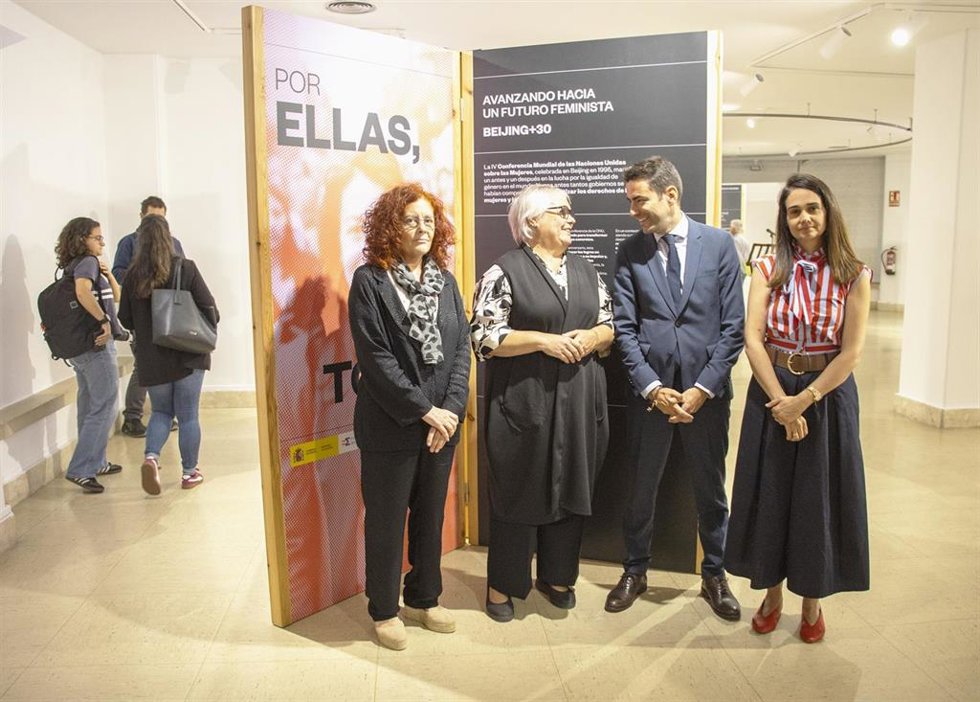 Presentación de la exposición 'Por ellas, por todas. Avanzando hacia un futuro feminista'.