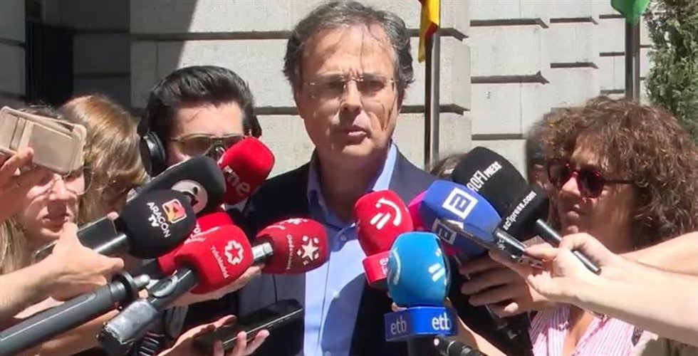 El consejero de Salud, Alberto Martínez, hace declaraciones tras el consejo interterritorial de Sanidad en Madrid