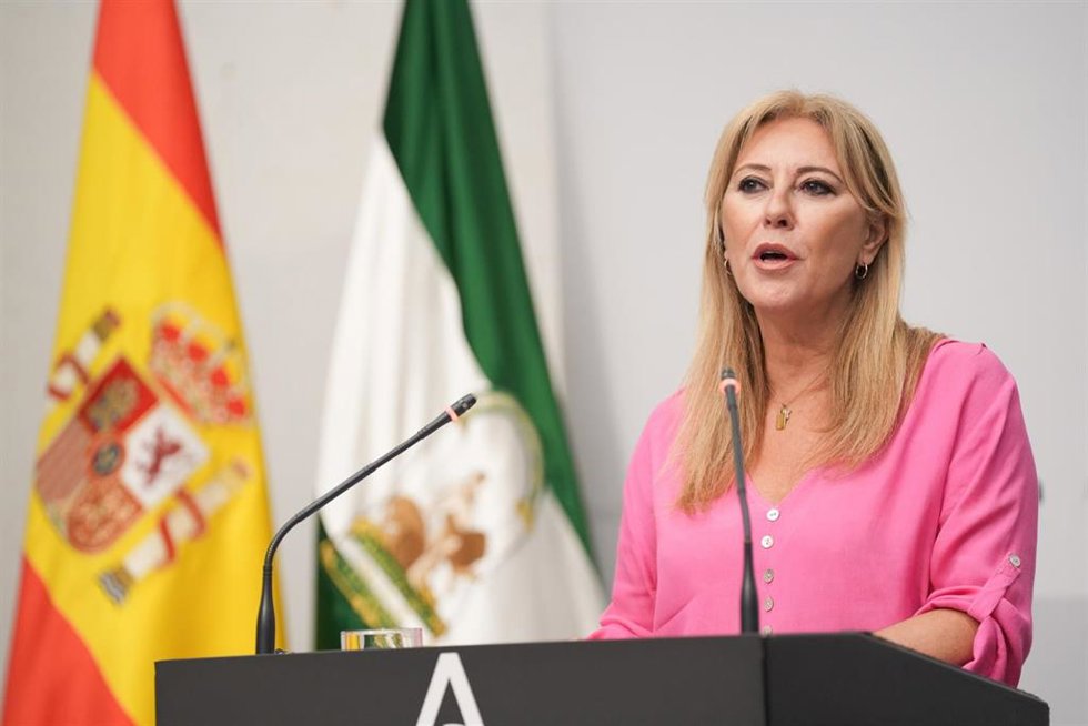 La consejera de Economía, Hacienda, Fondos Europeos y Diálogo Social de la Junta de Andalucía y portavoz del Gobierno en funciones, Carolina España, interviene en la rueda de prensa posterior a la reunión semanal del Consejo de Gobierno. A 10 de junio de 