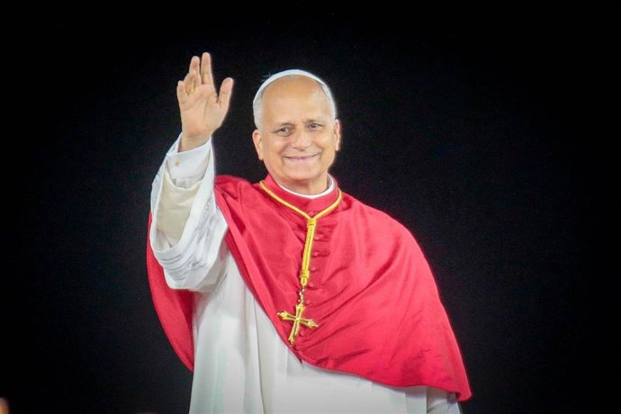 El Papa León XIV durante la vigilia de oración, en el Estadio Olímpico Lluís Companys, a 9 de junio de 2026, en Barcelona, Catalunya (España). Esta vigilia es uno de los actos más destacados durante la estancia del Pontífice en la ciudad condal y se esper