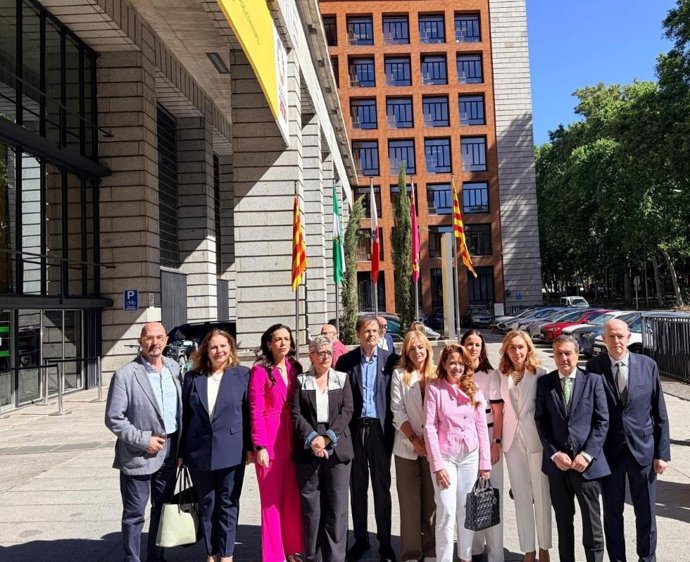 La Comunitat se suma a un comunicado de 16 CCAA que pide a Sanidad una negociación "real" del Estatuto Marco