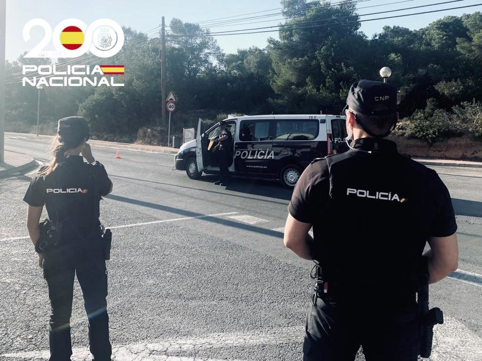 Detenidos un hombre y una mujer por cinco robos en el interior de vehículos en Eivissa