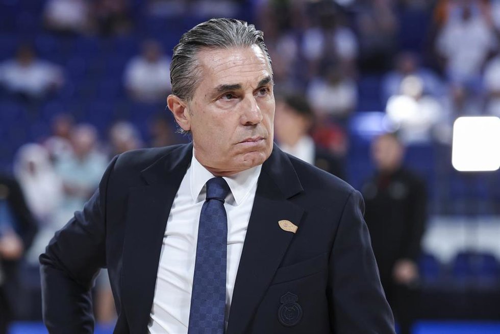 El entrenador del Real Madrid de baloncesto, Sergio Scariolo, en un partido ante La Laguna Tenerife en el Movistar Arena.