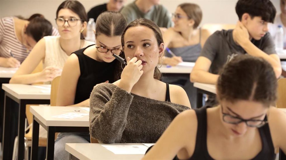 Estudiantes en la PAU 2026 en Zaragoza.